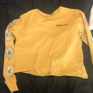Along sleeve billabong tee!